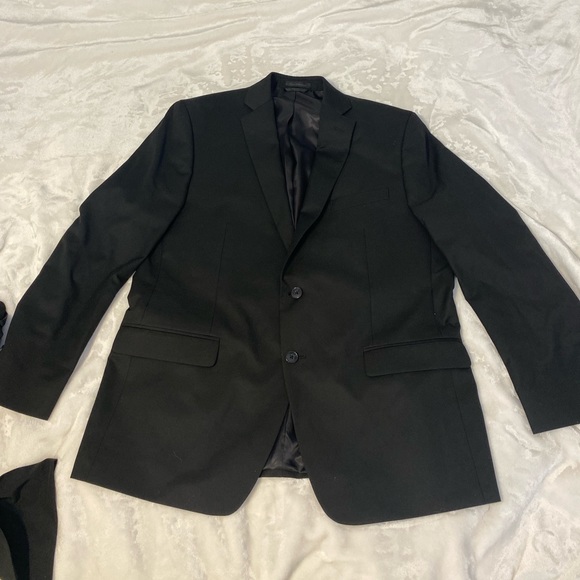 Men’s black VAN HEUSEN suit - Picture 1 of 8